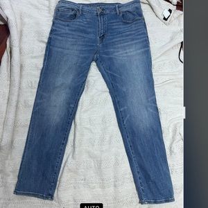 American Eagle Mens AE Flex Slim Straight Jean Size 38 x 32. Medium Wash